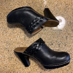 Sofft Mules Clogs Braided Heels Black. New